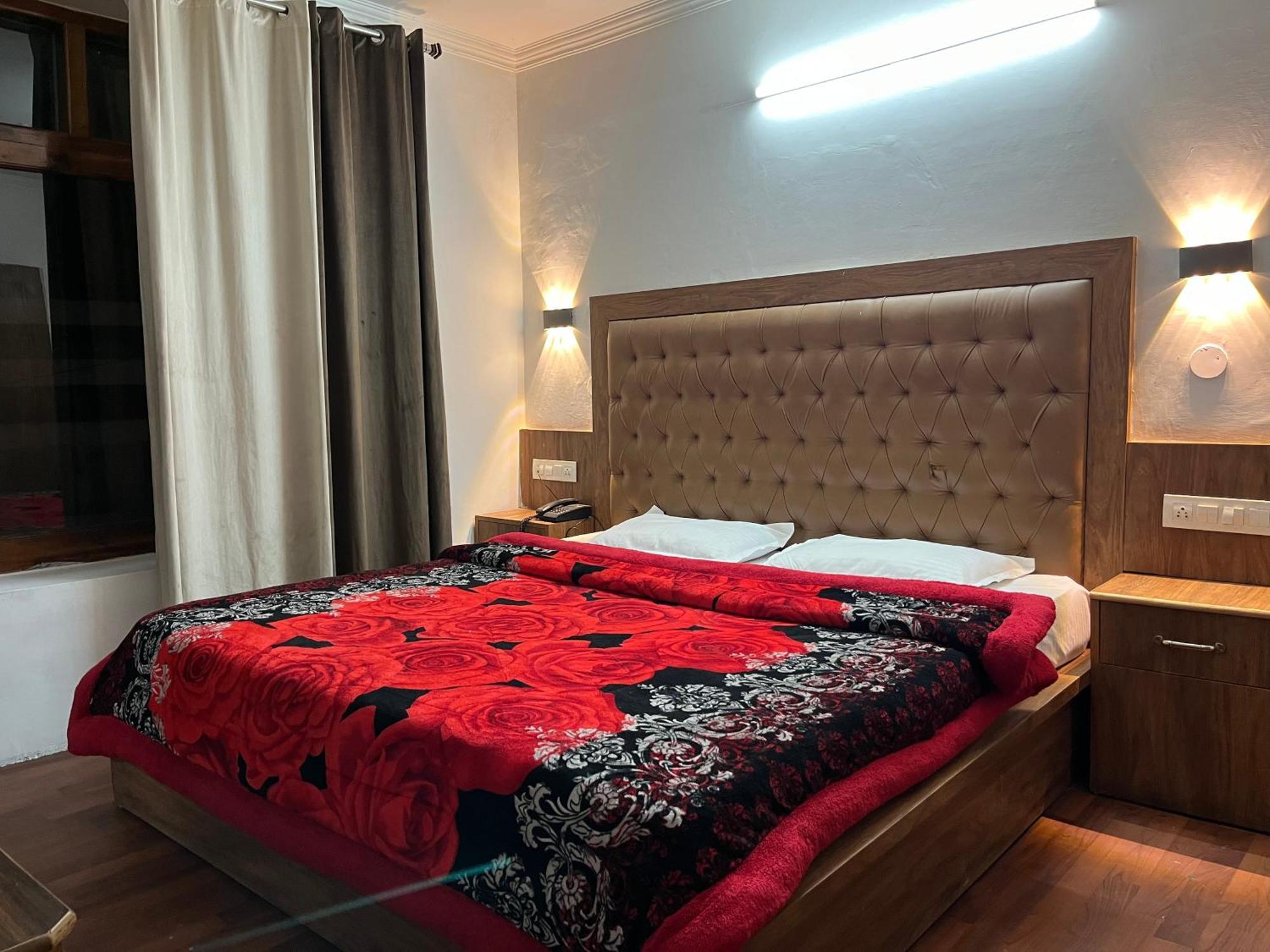 Hotel Premier Mall Road Manali Dış mekan fotoğraf