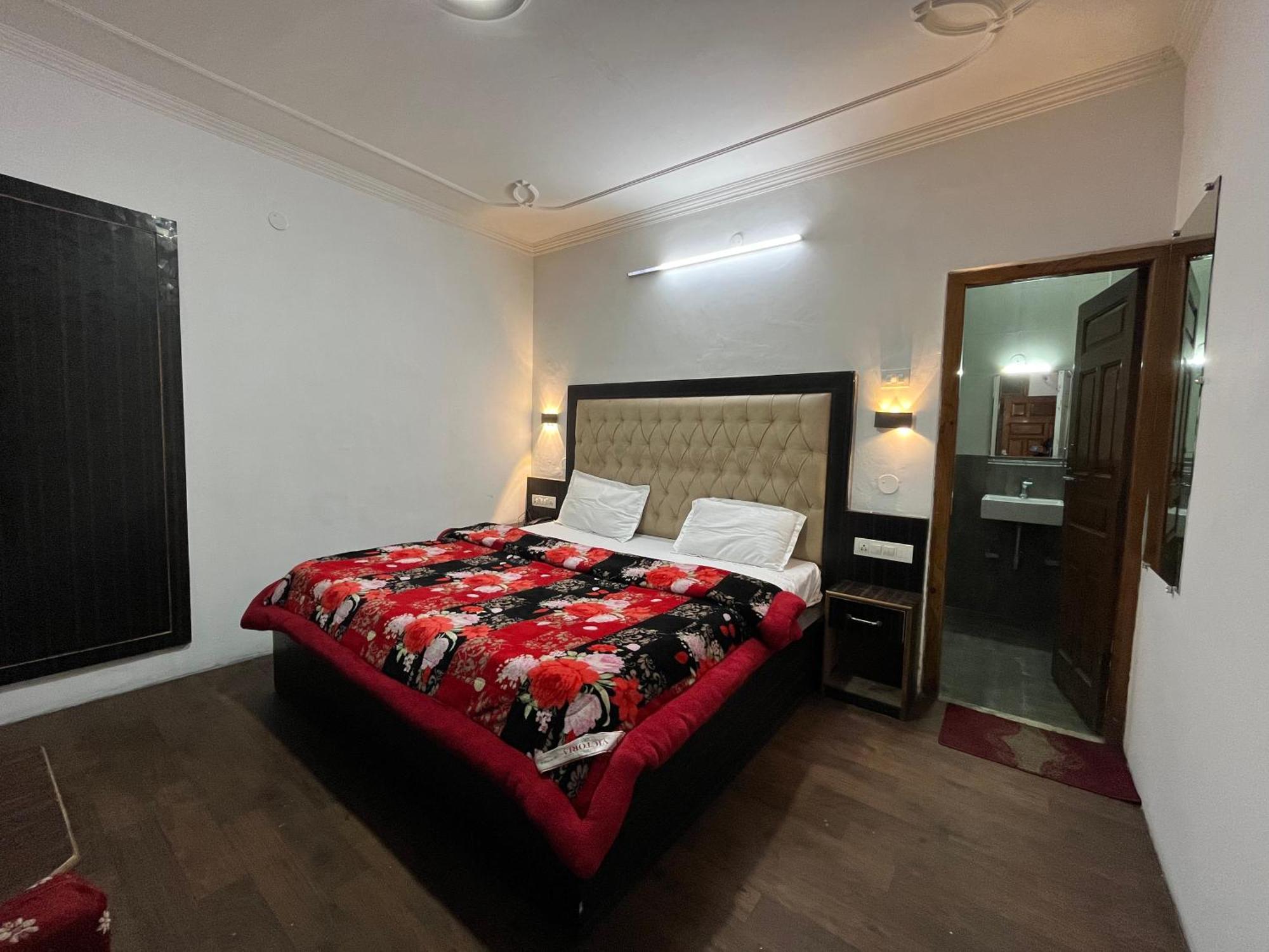 Hotel Premier Mall Road Manali Dış mekan fotoğraf