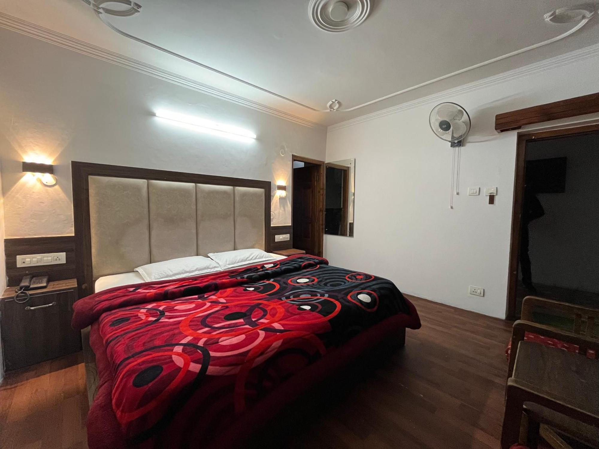 Hotel Premier Mall Road Manali Dış mekan fotoğraf