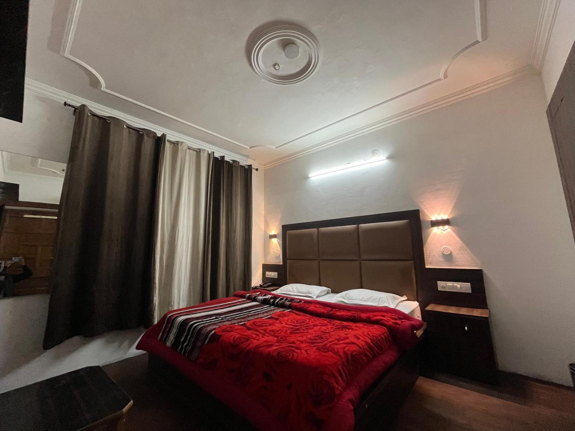 Hotel Premier Mall Road Manali Dış mekan fotoğraf